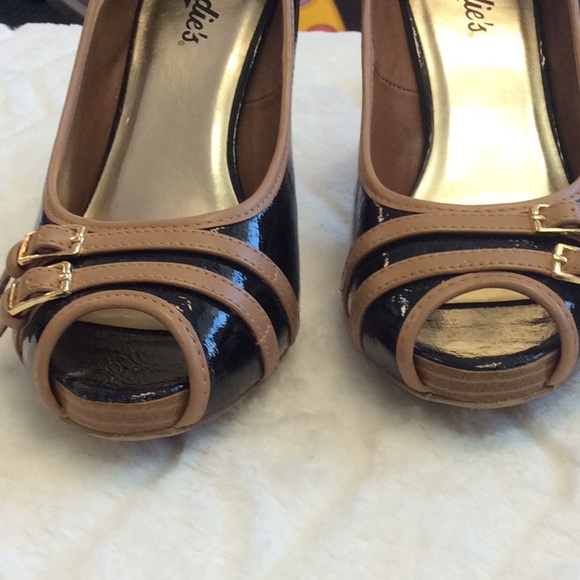 Candie’s Buckle Heels - Picture 4 of 7